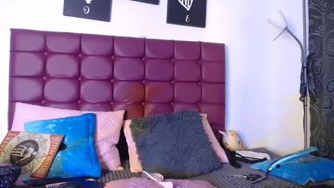 Snapshot of bella_lr chatting on February 2025 01:58:01 AM Valentina online show from February 2025 01:58:01 AM