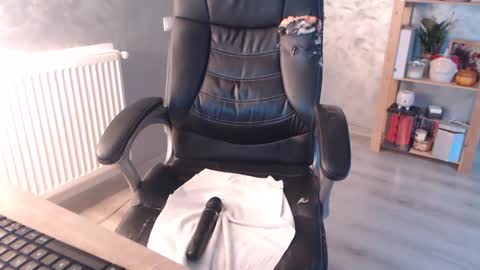      online show from October 2025 05:15:01 AM