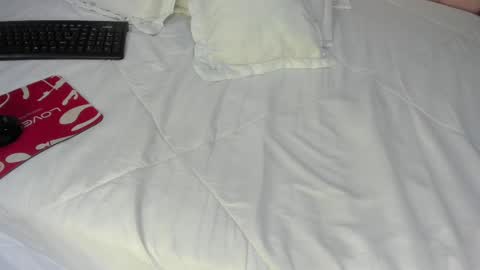 Mia online show from September 2025 12:27:02 PM