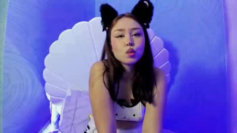 Mia online show from October 2025 01:17:02 PM