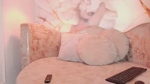 Snapshot of bella_moonlight_cr chatting on July 2026 03:45:02 AM BELLA online show from July 2026 03:45:02 AM