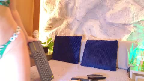 Snapshot of bella_mush chatting on May 2026 10:06:02 PM BELLA online show from May 2026 10:06:02 PM