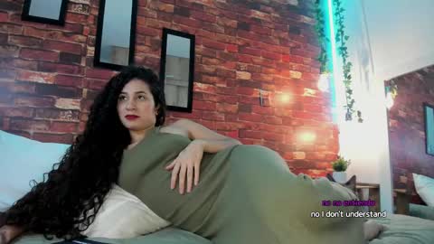 Bella Ponce  online show from December 2024 10:43:01 PM