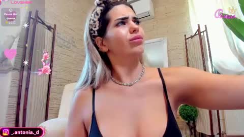 Snapshot of bella_posh chatting on June 2026 08:27:02 AM bella_posh online show from June 2026 08:27:02 AM