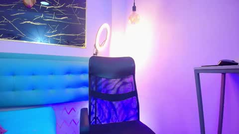     online show from December 2025 09:54:01 PM