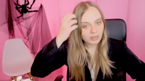 Bella online show from November 2025 11:32:02 AM