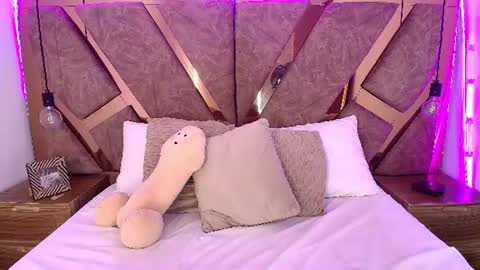 Bella Swwan  online show from June 2026 06:34:01 PM
