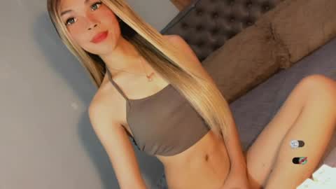 Snapshot of bella_tara chatting on June 2026 03:37:01 AM Bella online show from June 2026 03:37:01 AM