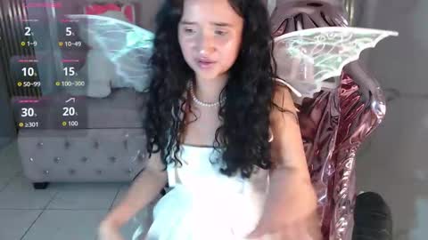 Bella online show from December 2025 08:40:01 PM