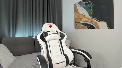 Hi I am Bella I am a first day here online show from October 2025 03:14:01 AM