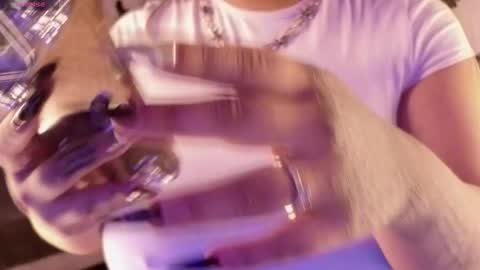 Bella  online show from December 2025 11:08:01 AM