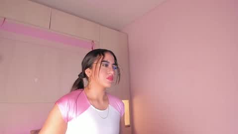  Bella  online show from April 2026 08:06:01 PM