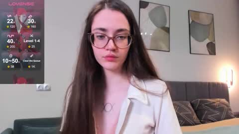 BellaCatLovesMeat online show from October 2025 06:28:02 PM