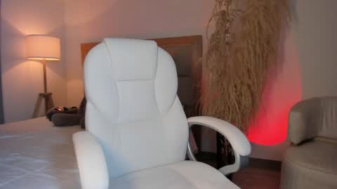 Bella Mia online show from January 2025 12:48:02 AM