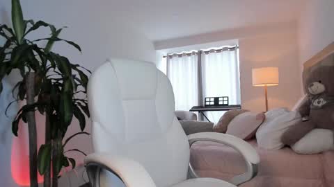 Bella Mia online show from March 2025 05:16:02 PM