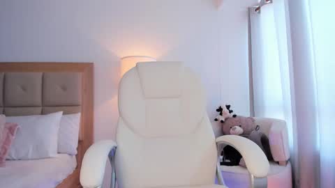 Bella Mia online show from September 2025 07:14:02 PM