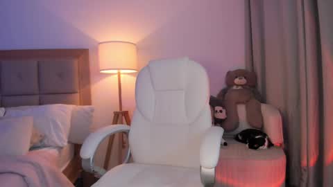 Bella Mia online show from October 2025 11:58:02 PM