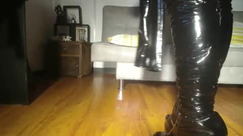 Snapshot of bellangel_ chatting on January 2025 01:20:01 AM Camille online show from January 2025 01:20:01 AM