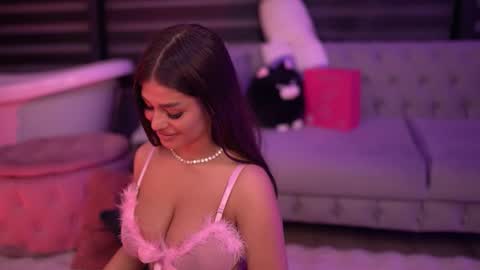 Bella online show from November 2025 06:41:02 PM