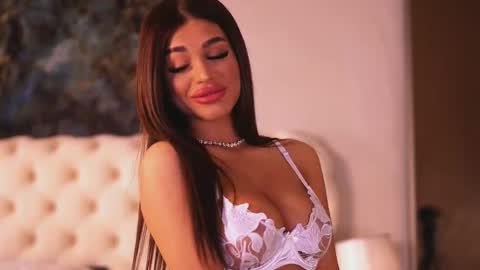 Snapshot of bellanoirre chatting on April 2026 06:39:01 PM Bella online show from April 2026 06:39:01 PM