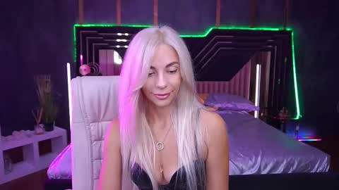 Bella online show from October 2025 01:09:01 PM