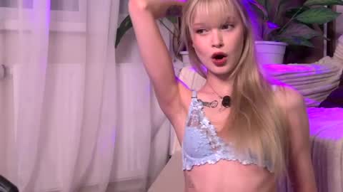 Snapshot of bellasecrettt chatting on April 2026 04:14:01 PM bellasecrettt online show from April 2026 04:14:01 PM