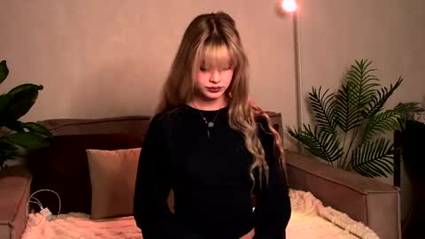 Snapshot of bellasecrettt chatting on May 2026 04:45:01 PM bellasecrettt online show from May 2026 04:45:01 PM