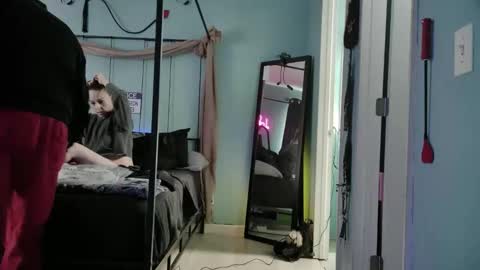 Bellaskeykeeper online show from April 2026 04:37:02 PM