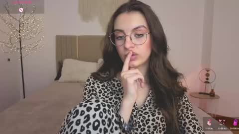 Bella online show from May 2026 04:04:02 PM