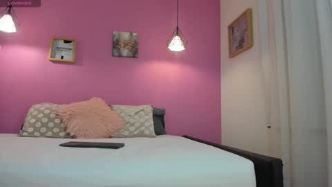 Bella Wild online show from February 2026 12:10:01 PM