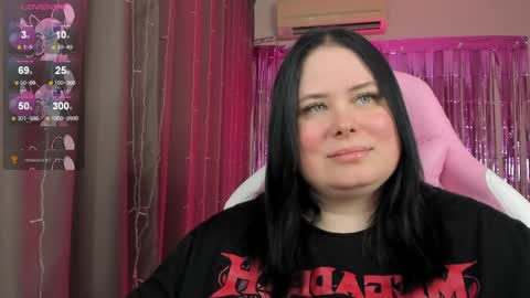 LinaBoo online show from April 2026 01:38:02 PM