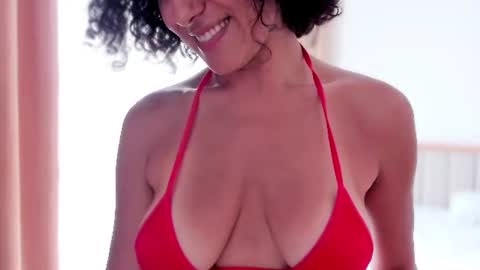 Snapshot of bemby_pam chatting on June 2026 11:25:01 PM A girl from your dreams online show from June 2026 11:25:01 PM