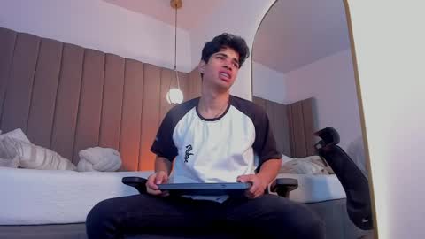 BENJAMIN online show from May 2026 01:22:02 AM