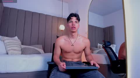 BENJAMIN online show from May 2026 04:19:01 AM