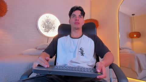 BENJAMIN online show from May 2026 03:47:01 AM