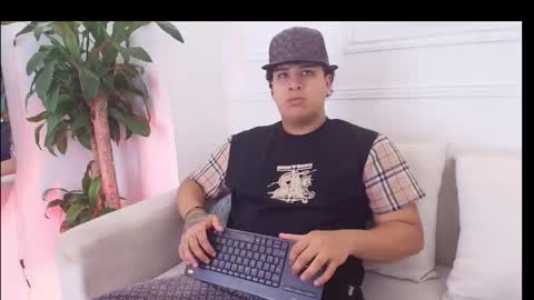 bennett_alejoo online show from November 2025 06:31:01 PM