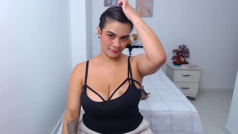 Snapshot of benny_austin chatting on February 2025 06:47:02 PM benny online show from February 2025 06:47:02 PM