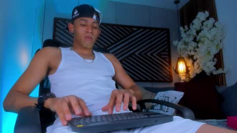 bento_fox online show from October 2025 04:13:01 AM