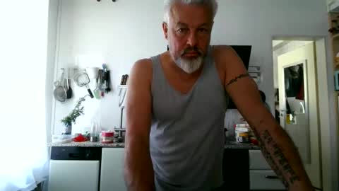 Snapshot of berg_boy chatting on April 2026 10:10:01 AM Martin online show from April 2026 10:10:01 AM