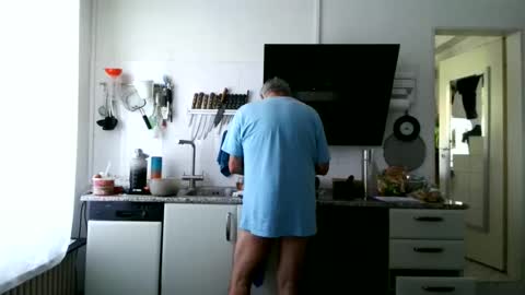 Snapshot of berg_boy chatting on May 2026 06:19:01 AM Martin online show from May 2026 06:19:01 AM
