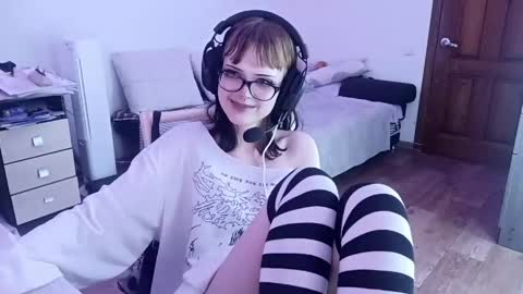 Snapshot of bernaailor chatting on April 2026 07:58:02 PM Lina online show from April 2026 07:58:02 PM