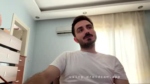 Snapshot of besle_10 chatting on May 2026 09:37:01 AM . online show from May 2026 09:37:01 AM
