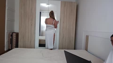 Snapshot of best_couple_for_u chatting on September 2025 02:33:01 PM Alex and Victoria online show from September 2025 02:33:01 PM