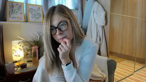 Snapshot of bestgirl_ofthe_neighborhood chatting on October 2025 06:36:02 AM Vicky online show from October 2025 06:36:02 AM