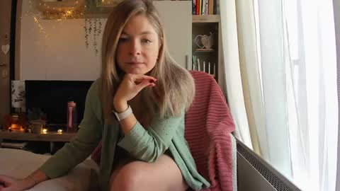 Snapshot of bestgirl_ofthe_neighborhood chatting on January 2026 08:06:02 AM Vicky online show from January 2026 08:06:02 AM