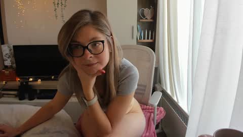 Snapshot of bestgirl_ofthe_neighborhood chatting on February 2026 07:51:01 AM Vicky online show from February 2026 07:51:01 AM