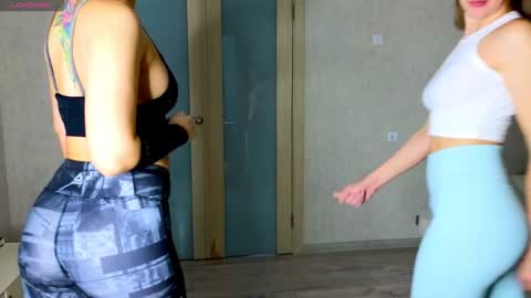 Snapshot of bestgirls2021 chatting on January 2025 02:11:02 AM Hellen and Natali online show from January 2025 02:11:02 AM