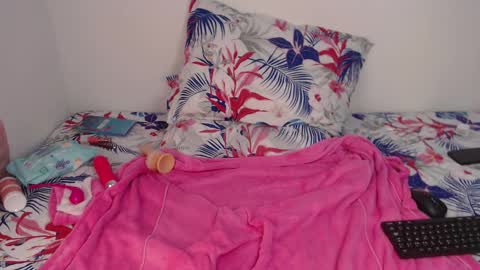 Snapshot of bethany__bigtits4 chatting on December 2024 07:06:02 AM Bethany  bigtits4s room online show from December 2024 07:06:02 AM