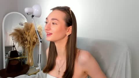 Snapshot of betty_watts chatting on June 2026 01:17:02 AM Kelly online show from June 2026 01:17:02 AM