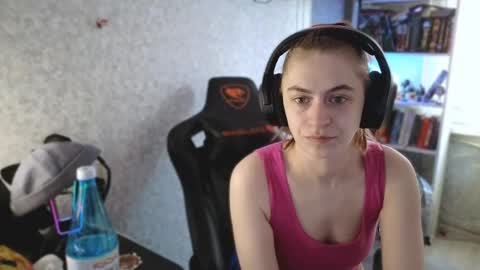 Snapshot of beverly_yay chatting on April 2026 03:22:01 AM beverly_yay online show from April 2026 03:22:01 AM